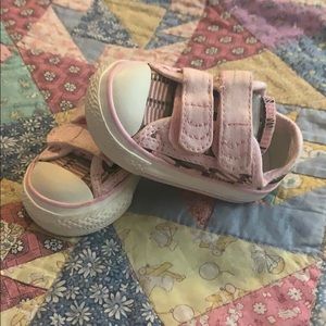 NWOT converse size 2 pink plaid